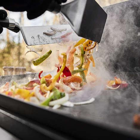Гридль газовый Weber Slate 76 см, черный